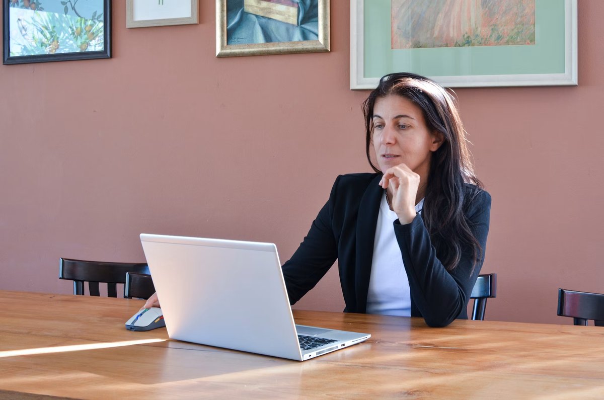 A woman in an online WOW coaching session on her laptop